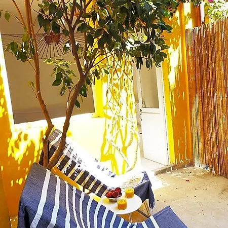 La Maison Jaune Bed & Breakfast